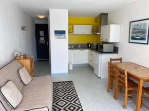 Studio cosy avec piscine, parking et balcon à Gruissan - FR-1-784-13